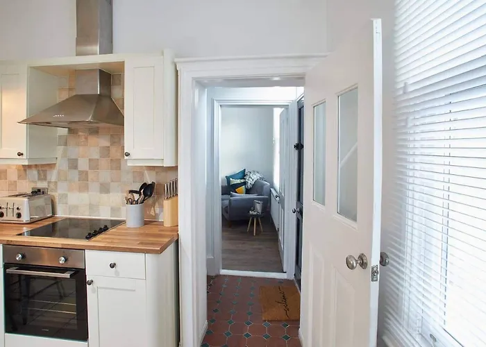 Host & - Windsor * Saltburn-by-the-Sea