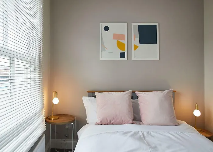 Host & - Windsor Saltburn-by-the-Sea